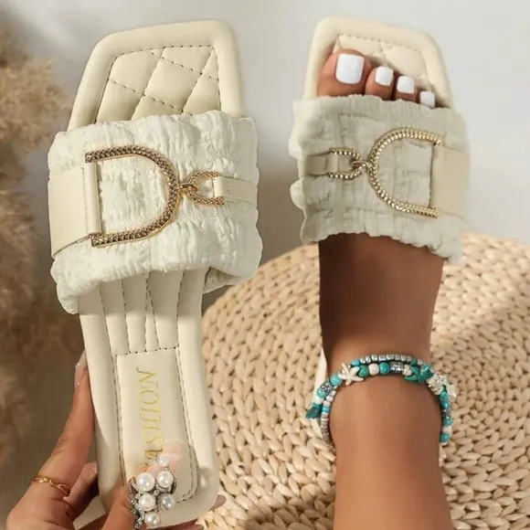 Fashionable Women'S Metal Decorative Buckle Comfortable Beige Flat Sandals, Toe