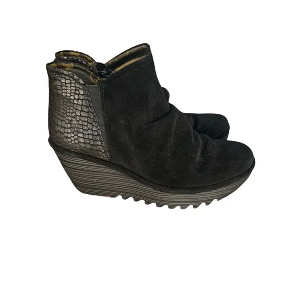 Fly London Yamy Black Leather Texture Oiled Suede Wedge Ankle Boots Sz 39