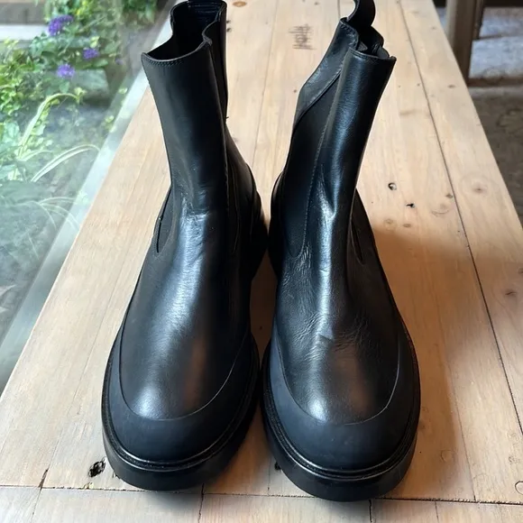 Frame Denim Women’s Le Holland Leather &amp; Rubber Chelsea Boot in Black size 9.5