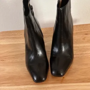 Franco Sarto Croc Embossed Leather Ankle Boots Block Heel Side Zipper Size 7