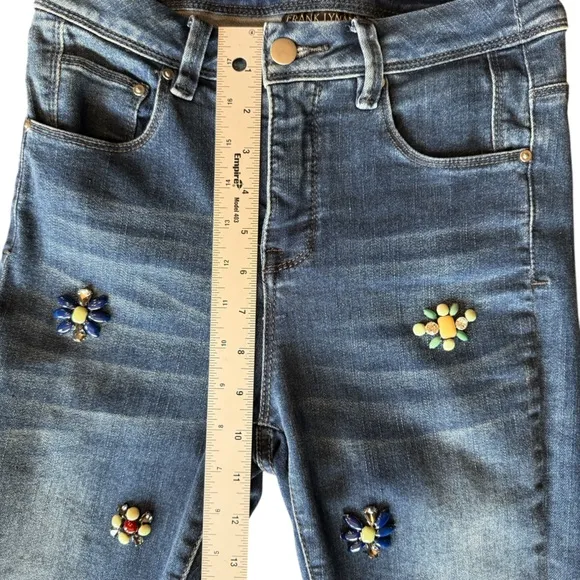 Frank Lyman Design Women's Blue Embellished Crystal Flowers Jeans Size 2