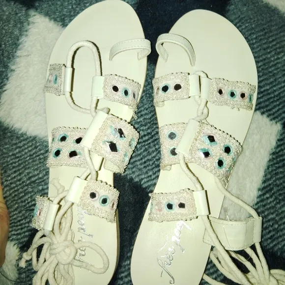 FREE PEOPLE Beige Crochet Lace Up Sandals - 9.5
