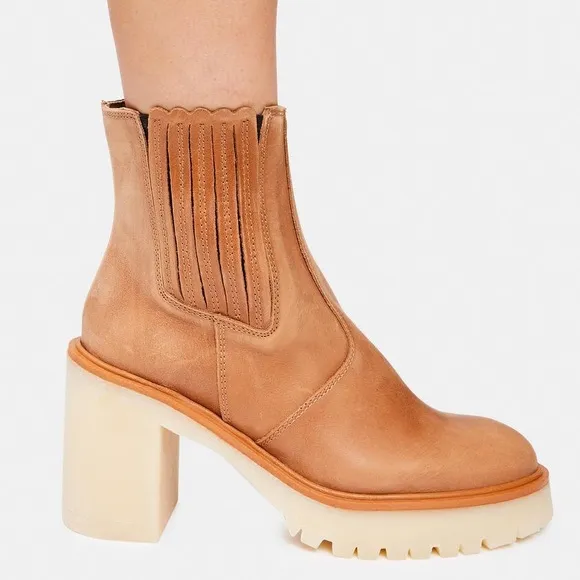 Free People | James Leather Chelsea Boot | 37.5 / 7.5 | Tan | EUC