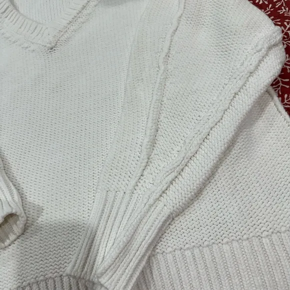 FREE PEOPLE white v-neck heavy gauge knit sweater
