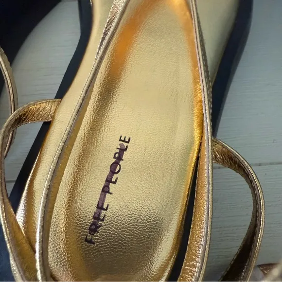 Free People Winnie Platform Gold Strappy Sandals with Black Sole Sz 8.5 NIB