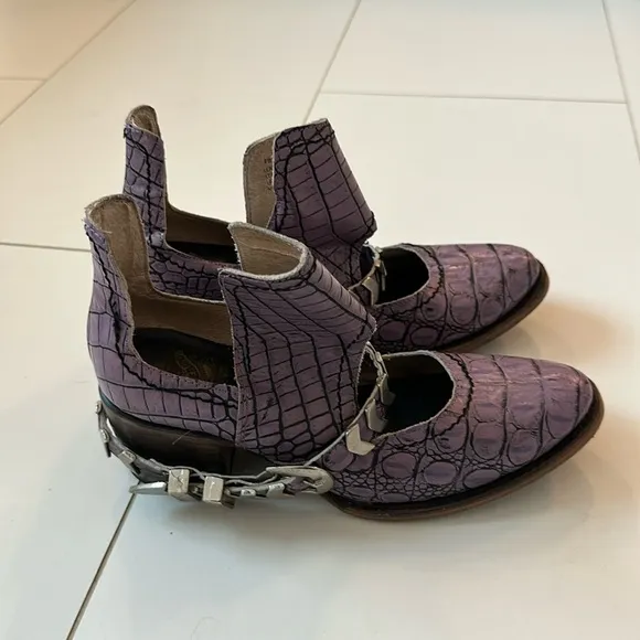 Freebird by Steven Blade Croco Boots Leather Women Sz 8 purple