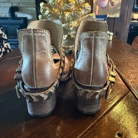 Freebird by Steven Blade size 6 Stylish Brown Leather Women's Booties