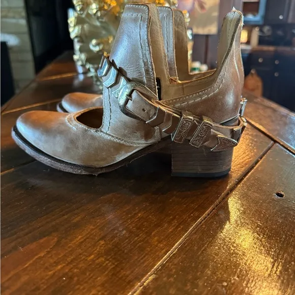 Freebird by Steven Blade size 6 Stylish Brown Leather Women's Booties