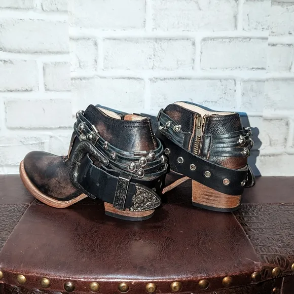 FreeBird by Steven Saloon Western Boots size 6