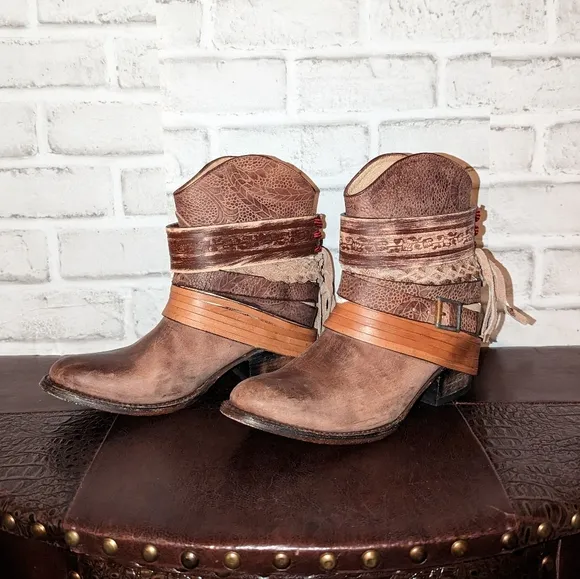 Freebird MEZCAL Brown Bootie size 6