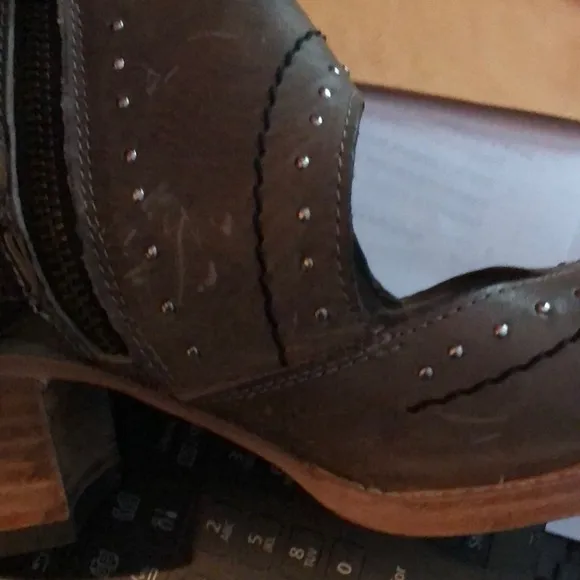 FREEBIRDS Desert Never worn Stylish Brown/Gray Leather Women's Shoes size 7