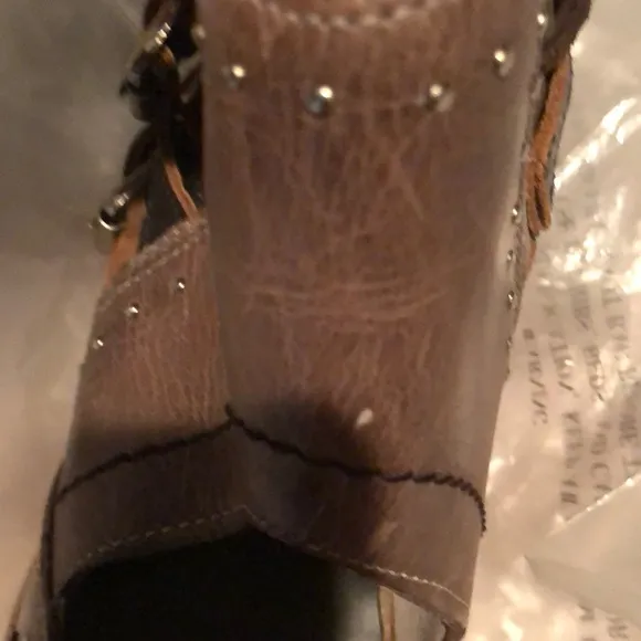 FREEBIRDS Desert Never worn Stylish Brown/Gray Leather Women's Shoes size 7