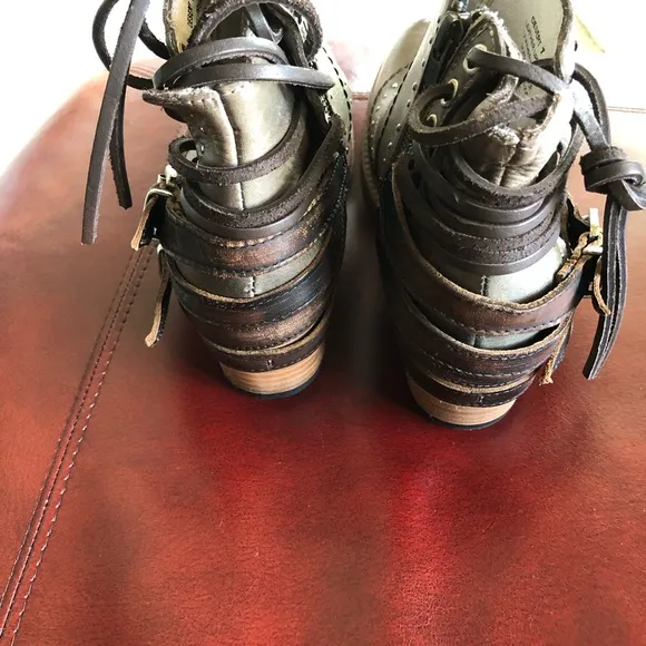 FREEBIRDS Desert Never worn Stylish Brown/Gray Leather Women's Shoes size 7