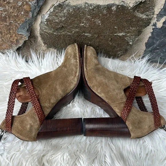 Frye ‘Margaret’ Braided Strap Shootie Ankle Boots in Tan Suede Size 5.5