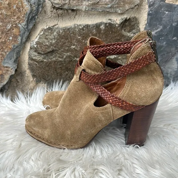 Frye ‘Margaret’ Braided Strap Shootie Ankle Boots in Tan Suede Size 5.5