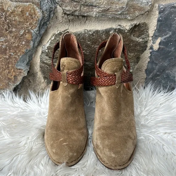 Frye ‘Margaret’ Braided Strap Shootie Ankle Boots in Tan Suede Size 5.5