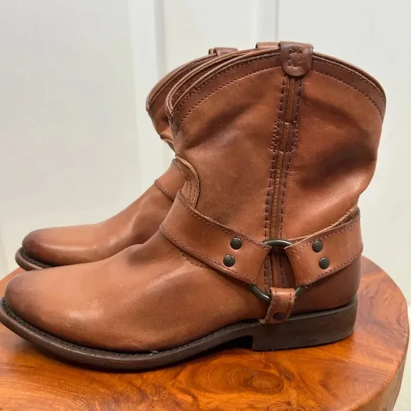 Frye Wyatt Harness Women's Wyatt Ankle Boots Size 5.5 Cognac Brown Western Style