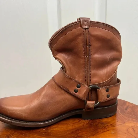 Frye Wyatt Harness Women's Wyatt Ankle Boots Size 5.5 Cognac Brown Western Style