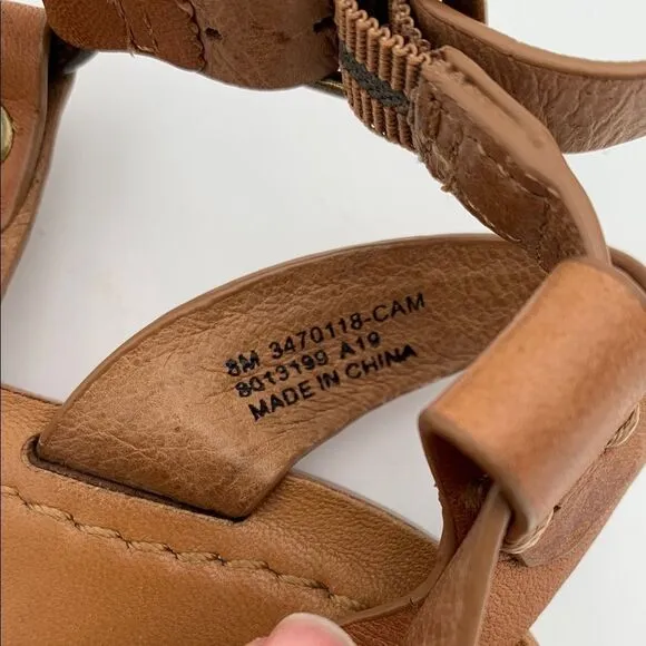 Frye *Rachael* ring T-strap Womans brown leather sandals NWOT size 8