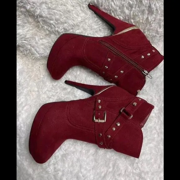 👠😎❤️GBG Guess Suede Red Ankle Platform Boots Gold Tone Studs Sz 5.5 EUC