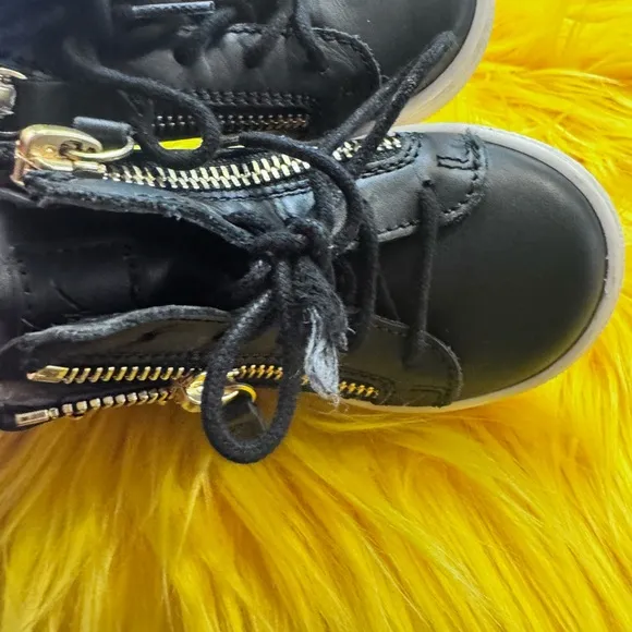 Giuseppe Junior Black Kids Shoes with Gold Wings 22 or US 6