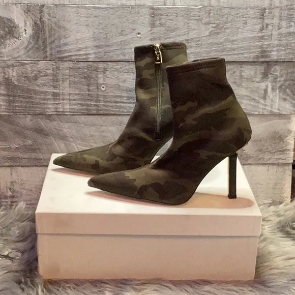 GOOD AMERICAN NEOPRENE KICKSTAND BOOTIE CAMO NWOB