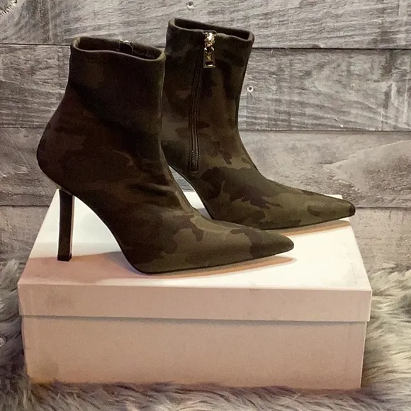 GOOD AMERICAN NEOPRENE KICKSTAND BOOTIE CAMO NWOB