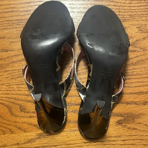 Gucci Black and Pink Sandals with Glossy Twisted Straps