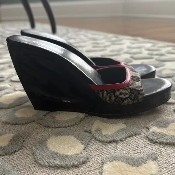 Gucci Black and Red Sandals