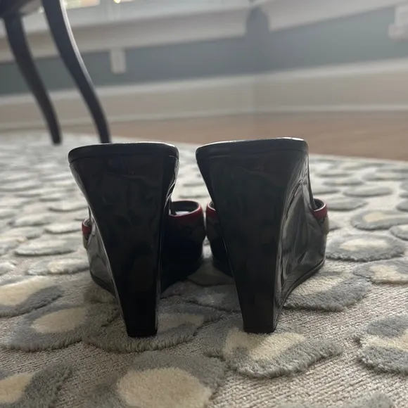Gucci Black and Red Sandals
