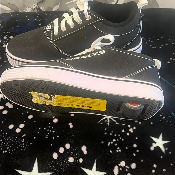 Heelys Kids Shoes - Black size 6
