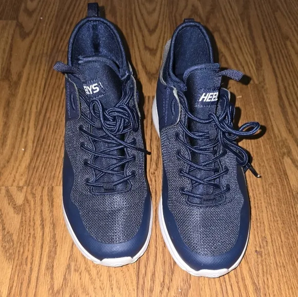 Heelys navy blue skate shoes. Youth 6/38