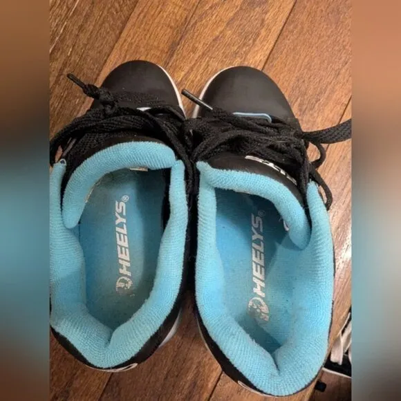 Heelys  Sz 1 Skate Shoes black &amp; teal with embroidery