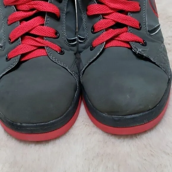 HEELYS SKATE SHOES, SIZE 6