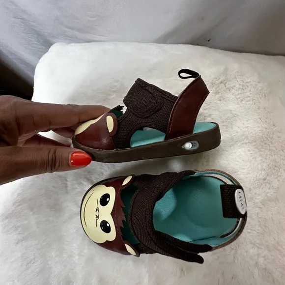 Ikiki Brown Monkey Face Sandals with Strap