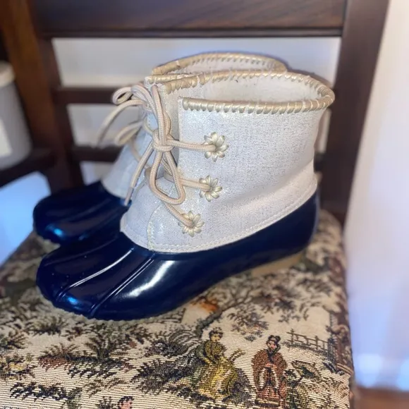 Jack Rogers Chloe Metallic Leather Cuff Duck Boots Midnight Country Club Prep, 7
