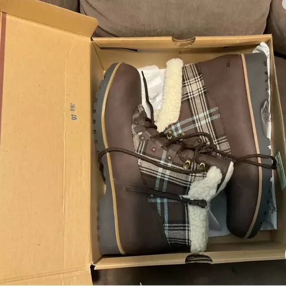 JBU by Jambu Moonstone Water-Resistant Hiker Boot size 11 medium in brown plaid