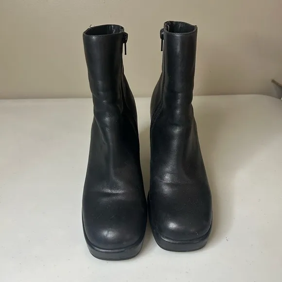 Jeffrey Campbell Bootie Platform Heel Distressed  Black Leather Zip Size 9 EUC