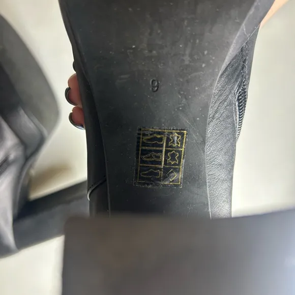 Jeffrey Campbell Bootie Platform Heel Distressed  Black Leather Zip Size 9 EUC