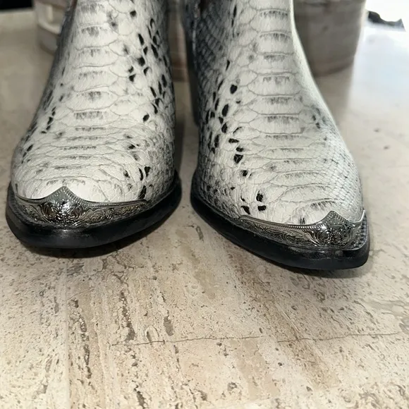 Jeffrey Campbell Crownwell Black &amp; White Wester Snake Print Leather bootie Sz 8