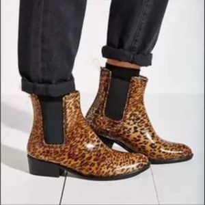 Jeffrey Campbell Rain Boots Leopard Cheetah Print Rubber Chelsea Boots Size 7