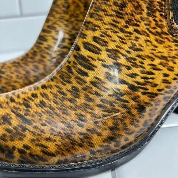 Jeffrey Campbell Rain Boots Leopard Cheetah Print Rubber Chelsea Boots Size 7