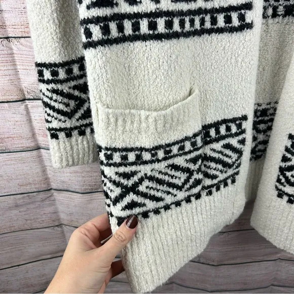 Joie Thick Knit Open Front Cardigan – White with Black Aztec Design Size Medium
