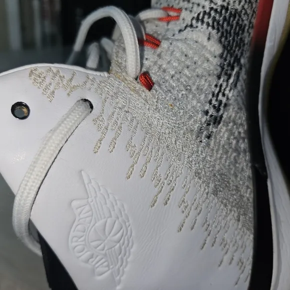 Jordan 31 Mens White and Black Sneakers