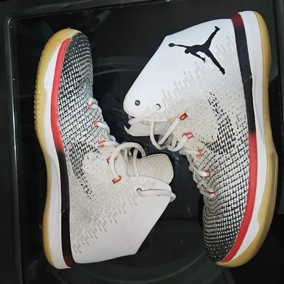 Jordan 31 Mens White and Black Sneakers