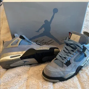 Jordan Men's Blue Sneakers Retro UNC