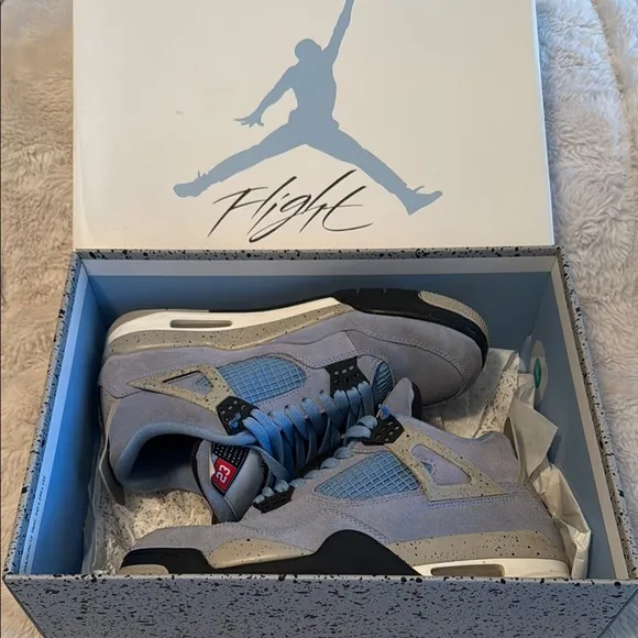 Jordan Men's Blue Sneakers Retro UNC