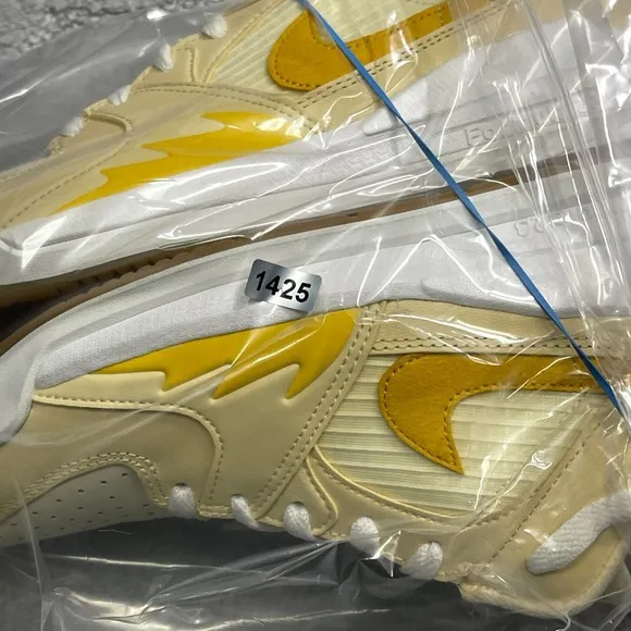 Jordan Stadium 90 Sunshine Womens Pale Vanilla Yellow Ochre Size 8.5