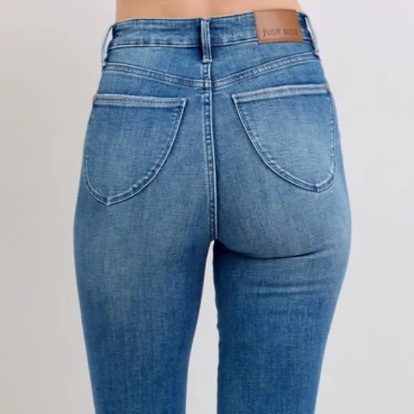 Judy Blue High-Rise Cuffed Capri Length Pants Slim Fit Skinny Leg Denim Jeans