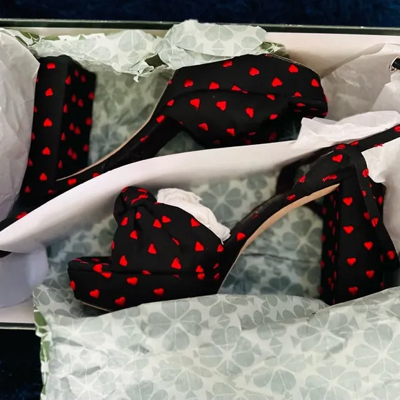 kate spade new york Confetti Red and Black Heart-Print Platform Sandals size 8.5